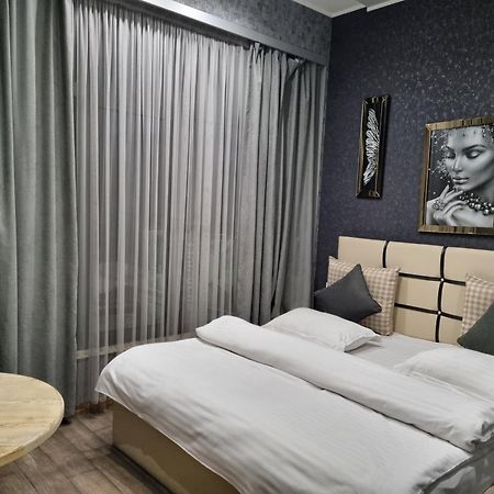 Day Inn Hotel 耶烈万 外观 照片