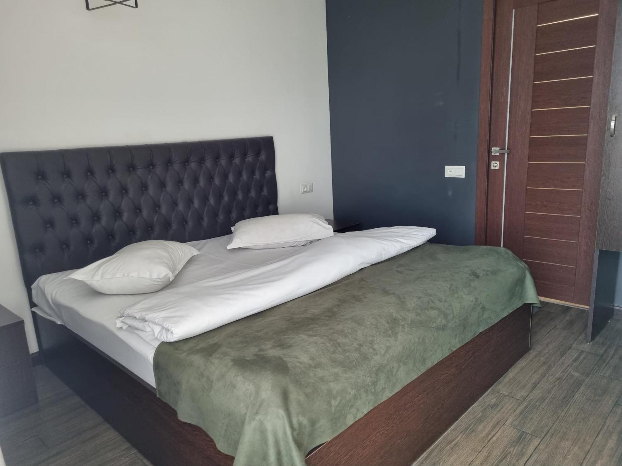 Day Inn Hotel 耶烈万 外观 照片