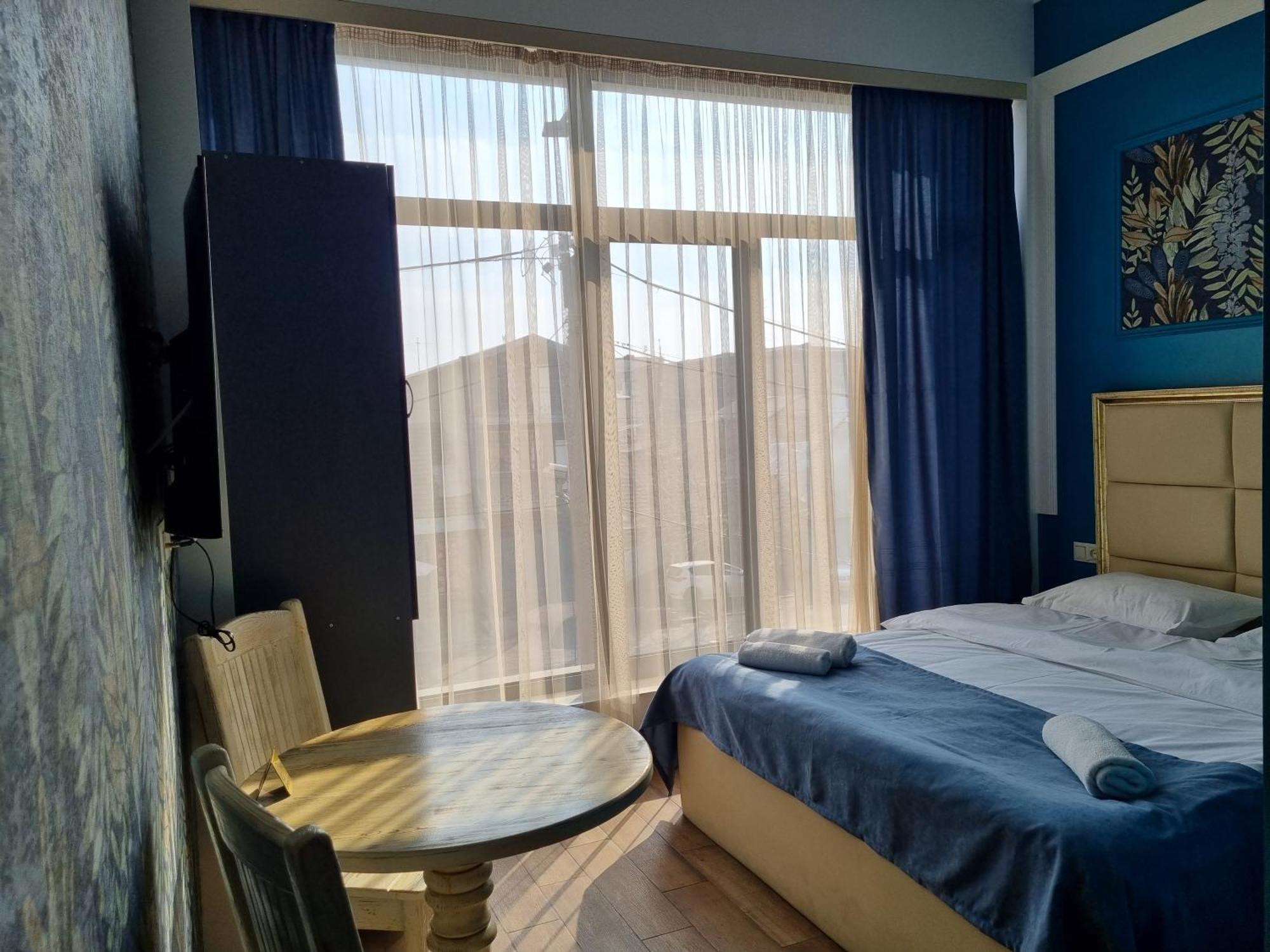 Day Inn Hotel 耶烈万 外观 照片