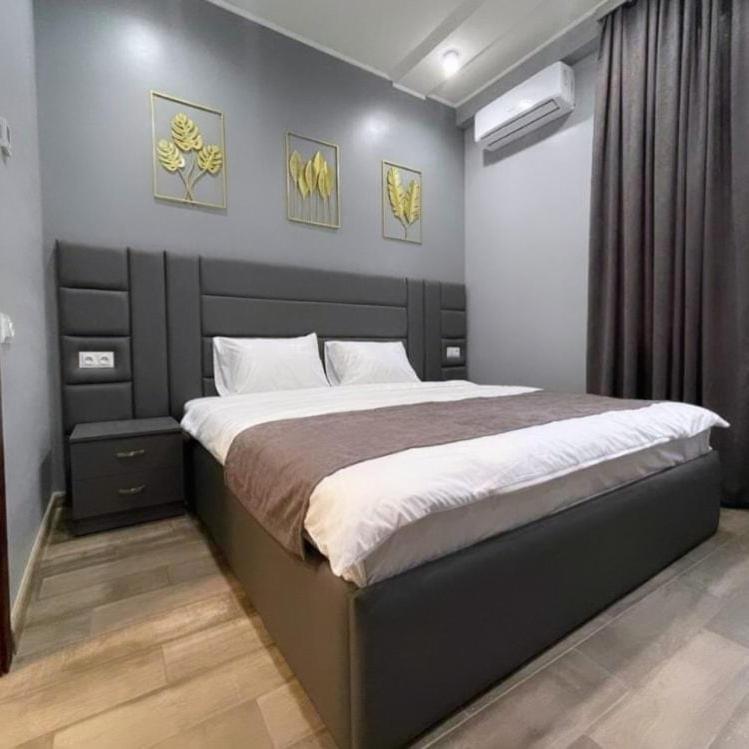 Day Inn Hotel 耶烈万 外观 照片