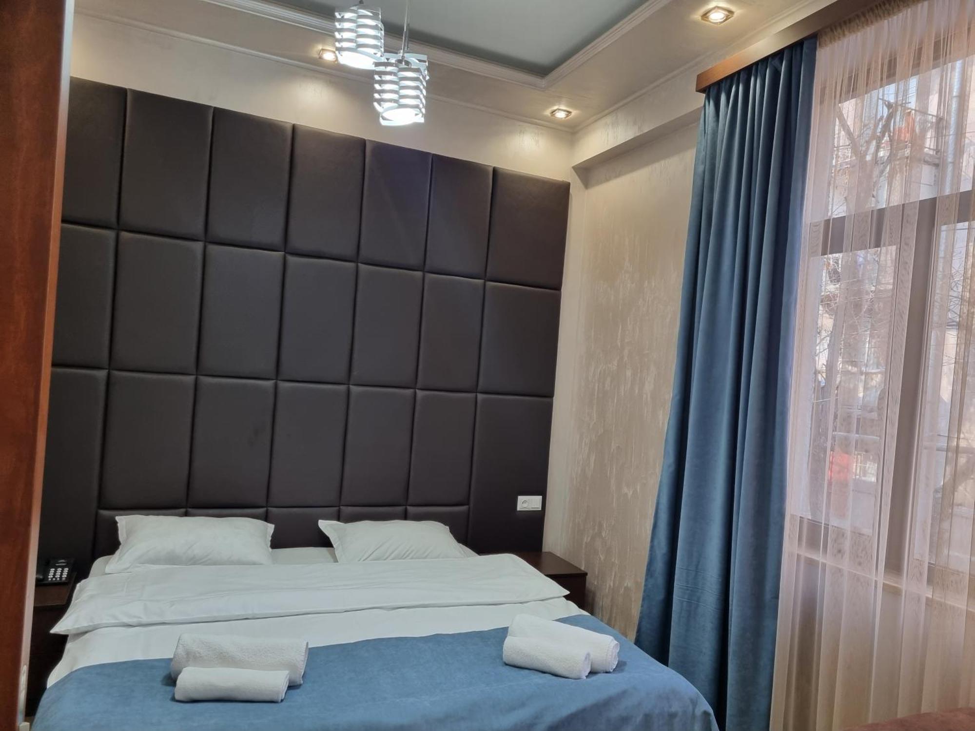 Day Inn Hotel 耶烈万 外观 照片