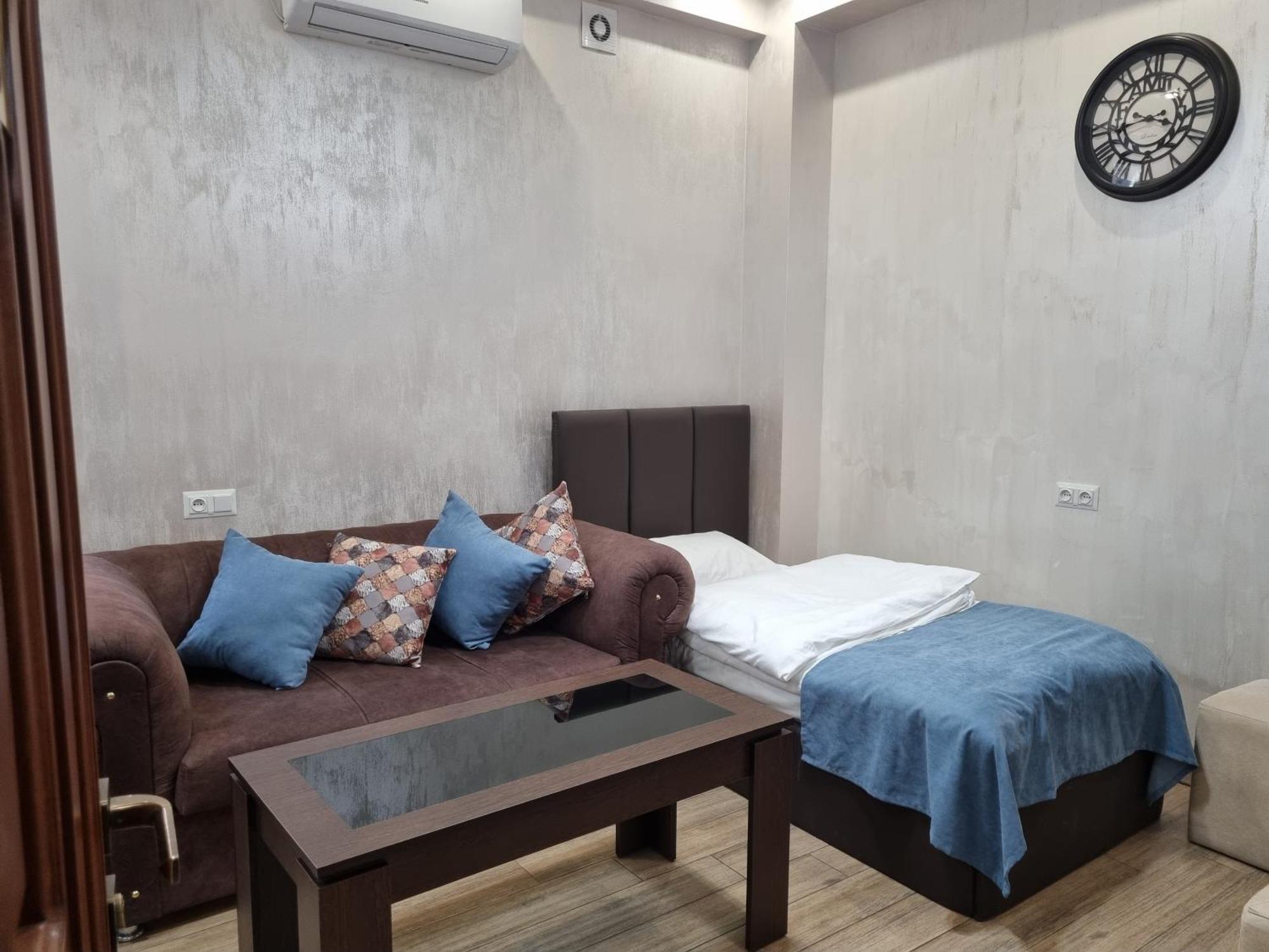 Day Inn Hotel 耶烈万 外观 照片