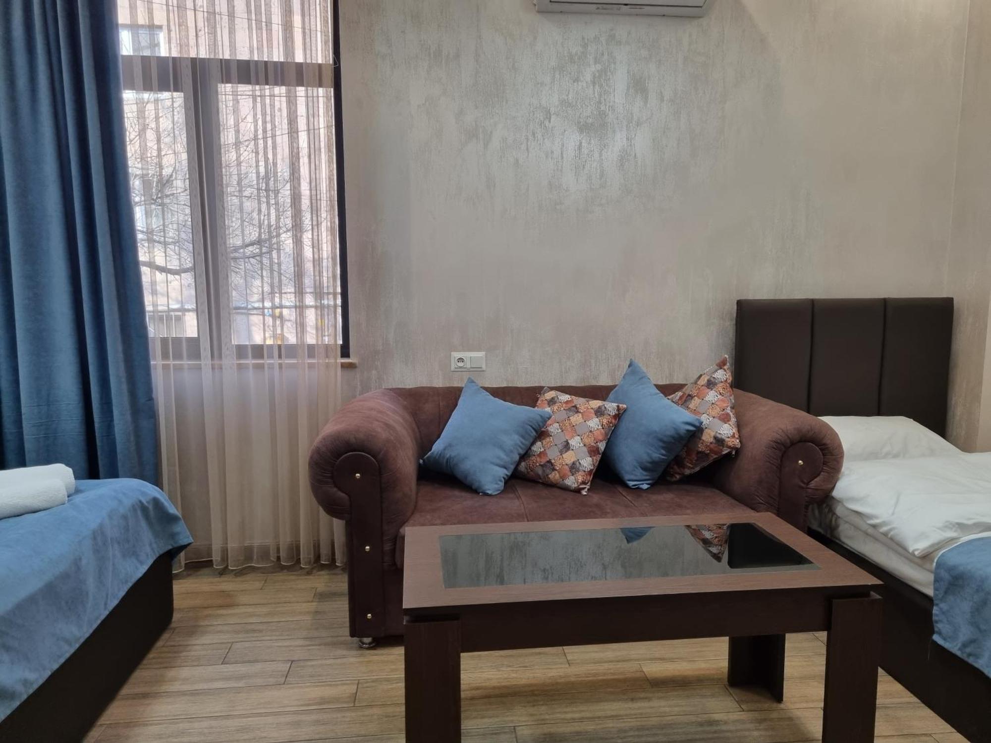 Day Inn Hotel 耶烈万 外观 照片