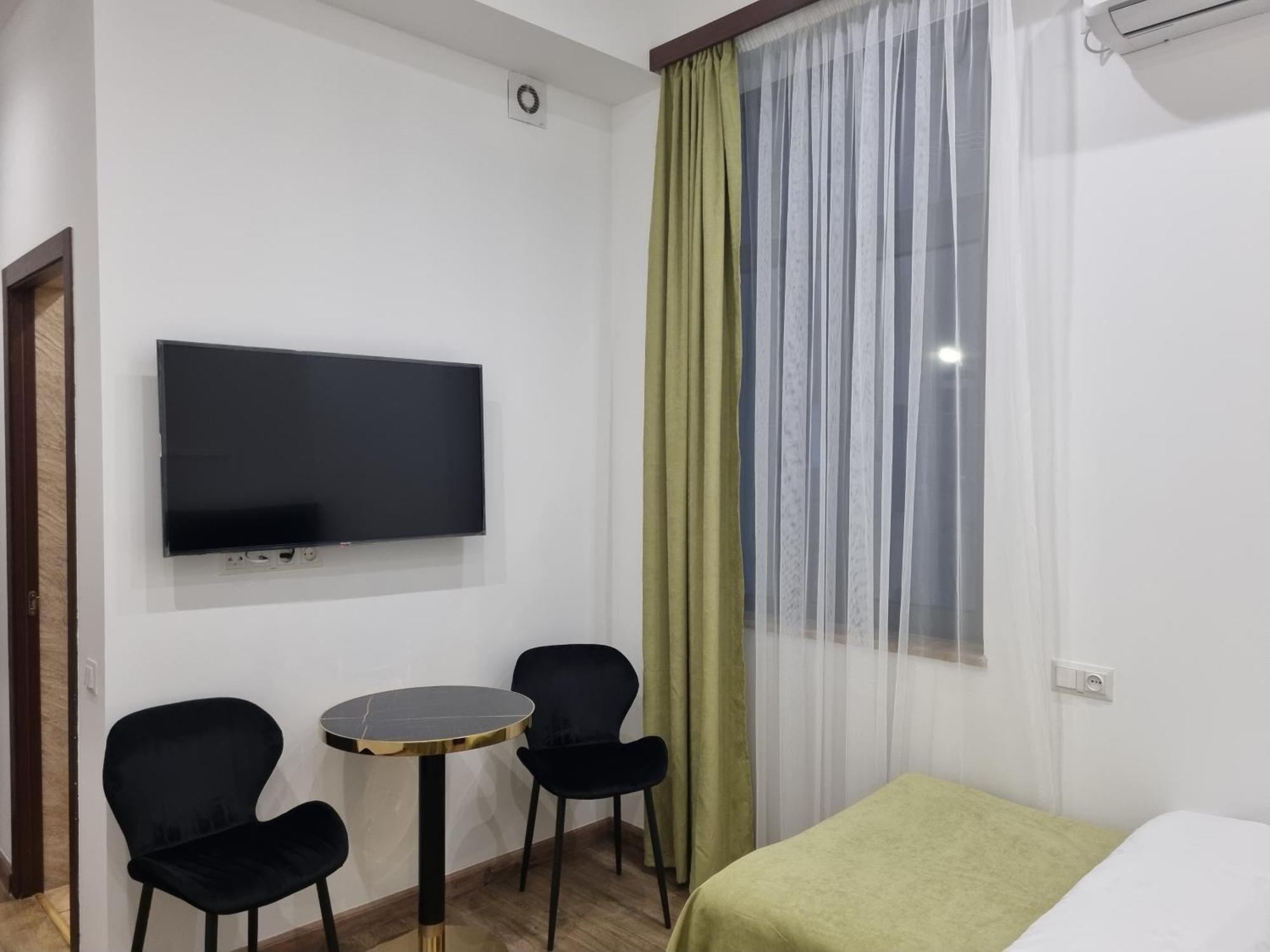 Day Inn Hotel 耶烈万 外观 照片