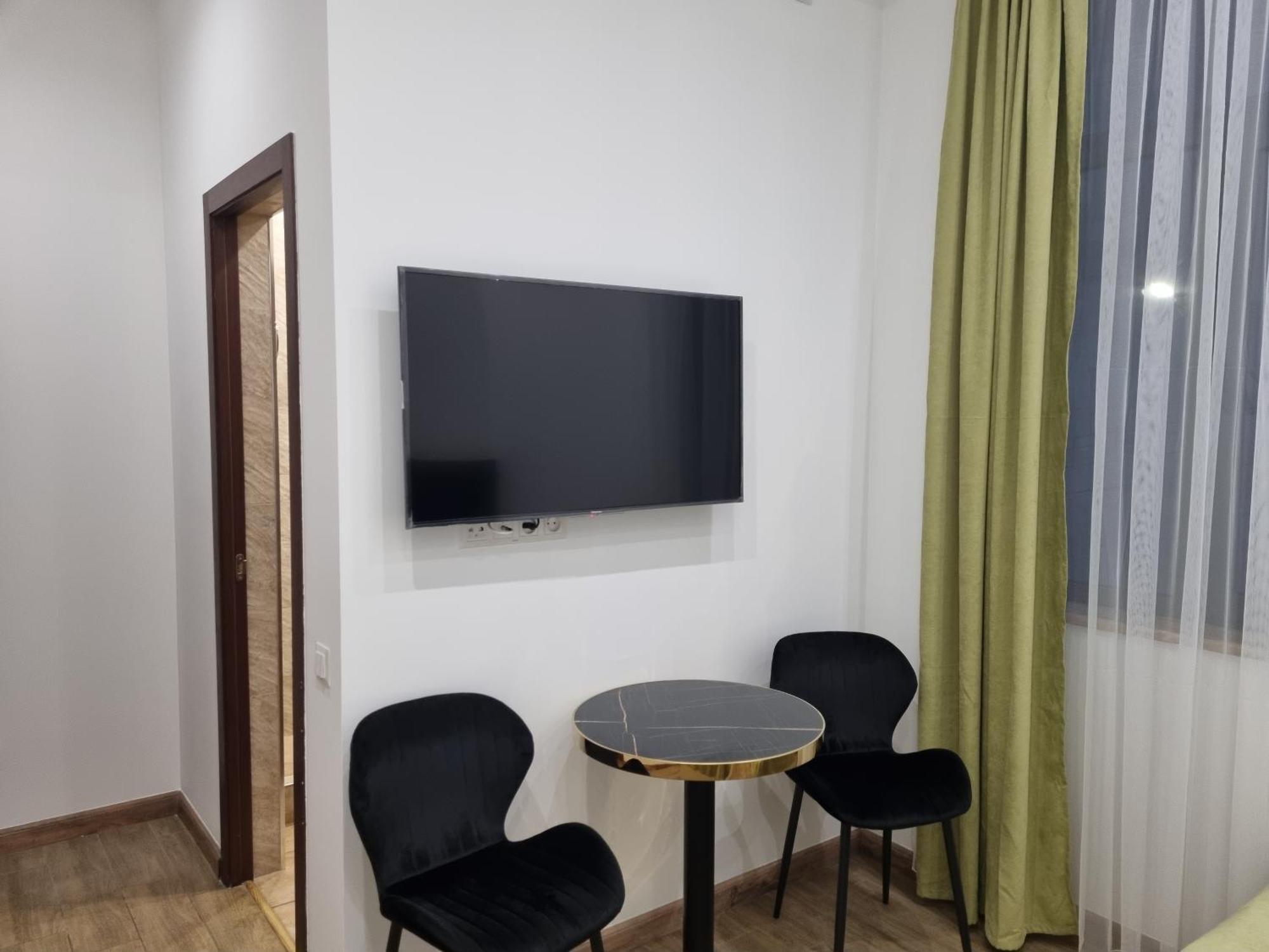 Day Inn Hotel 耶烈万 外观 照片