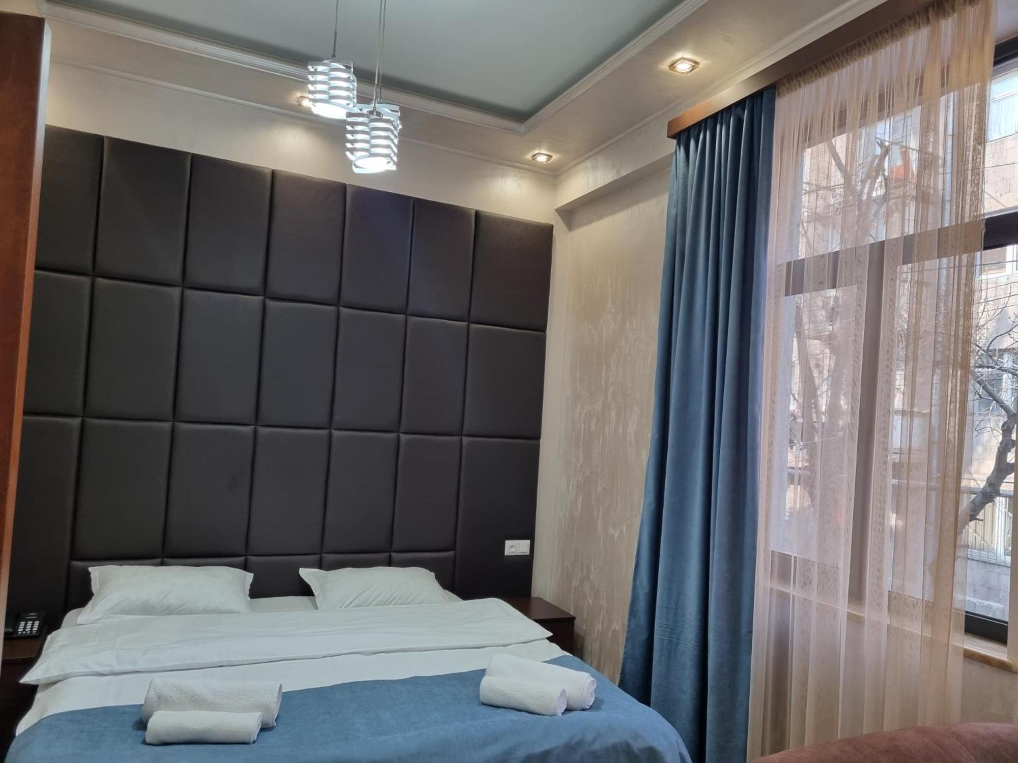 Day Inn Hotel 耶烈万 外观 照片
