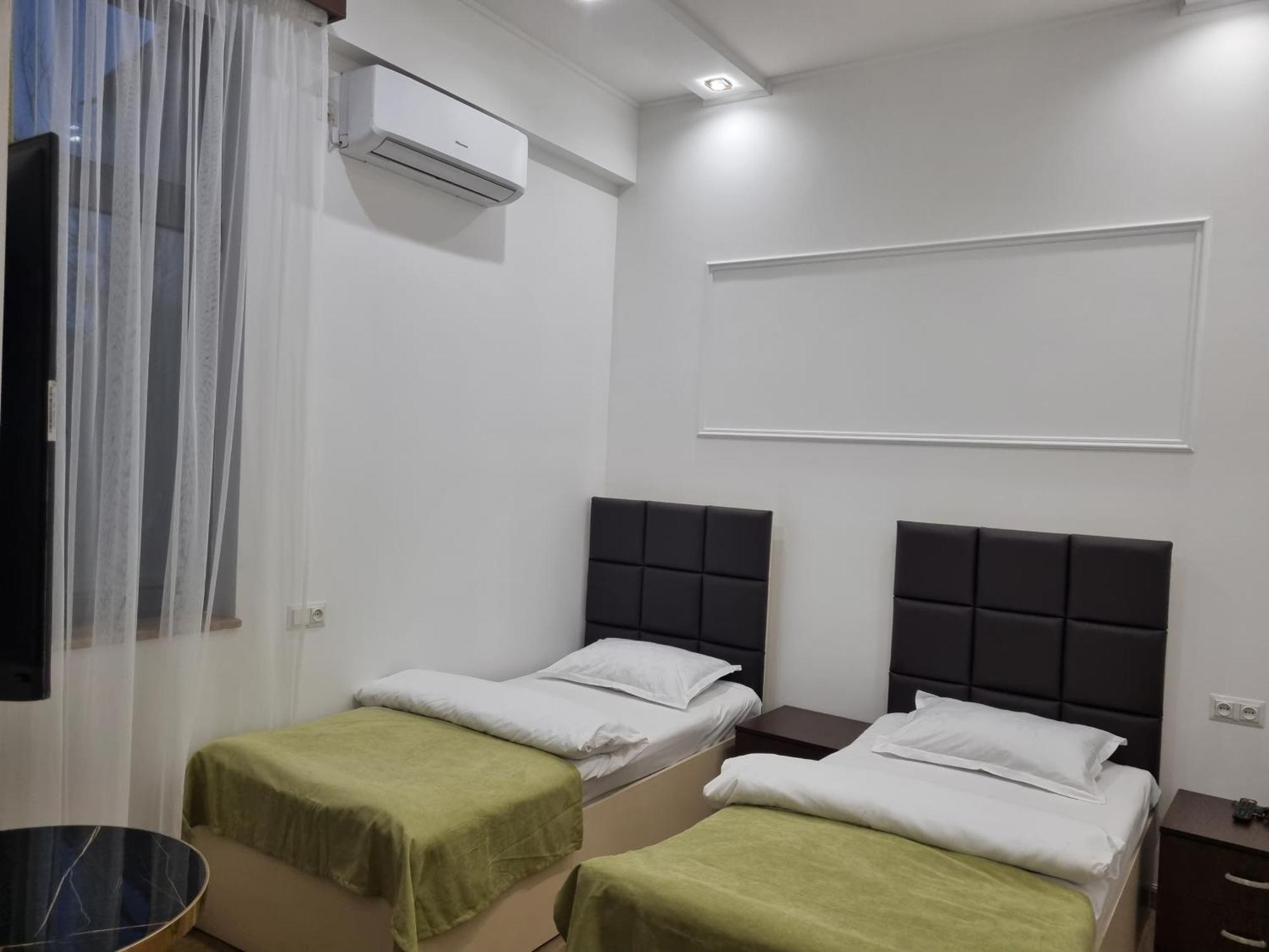 Day Inn Hotel 耶烈万 外观 照片