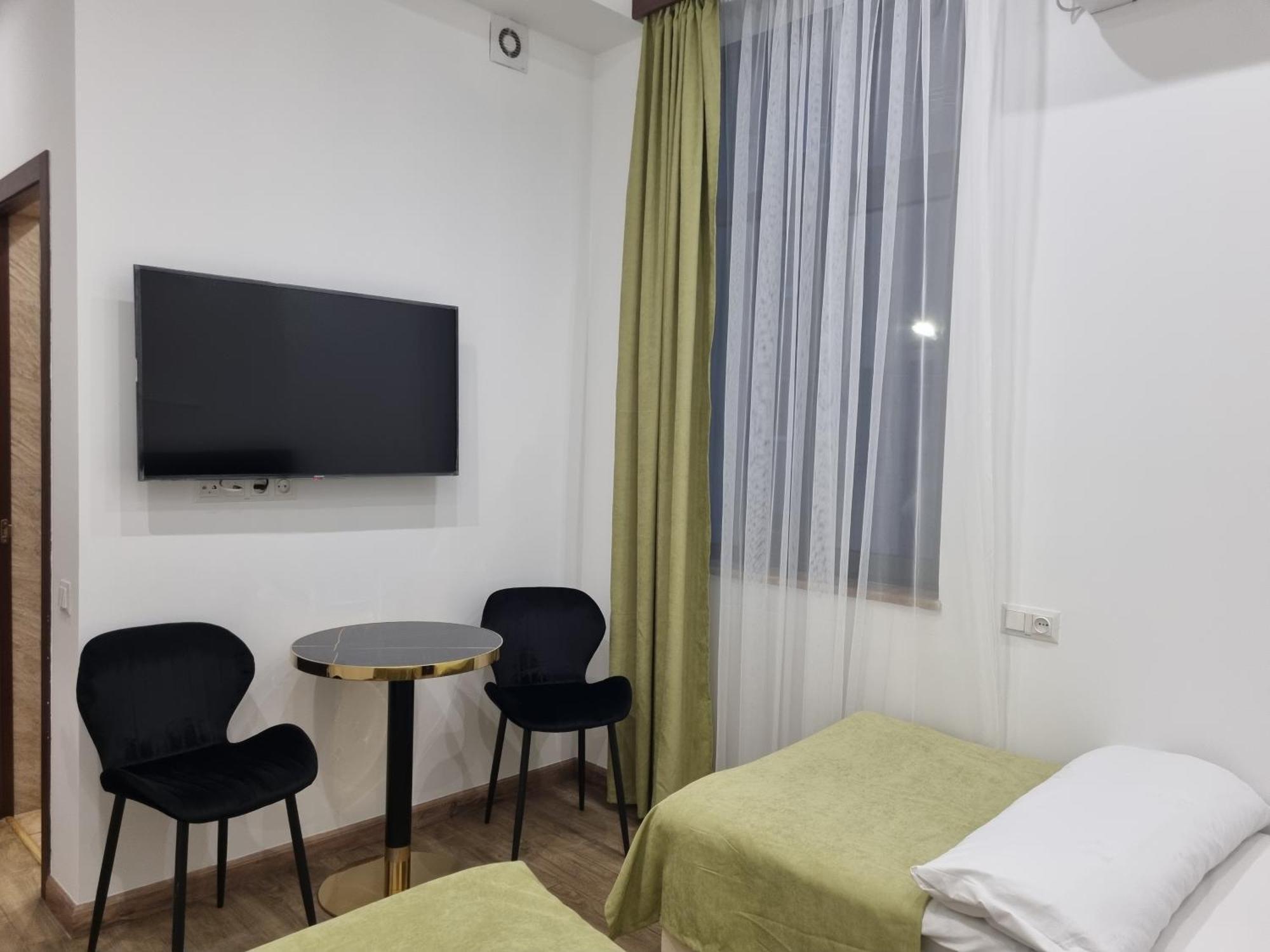 Day Inn Hotel 耶烈万 外观 照片